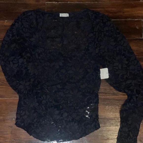 Lacy Scoop Neck - Picture 3 of 3